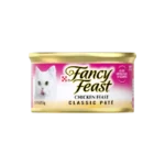 توضیح کامل محصول (نسخه طولانی و سئو شده) غذای مرطوب گربه Fancy Feast Classic Paté Chicken Feast تجربه‌ای برجسته و گورمه را برای گربه‌های بالغ فراهم می‌کند. این محصول با مرغ باکیفیت واقعی به‌عنوان ماده اصلی تهیه شده و بافتی نرم و لطیف از نوع پاته دارد که همراه با طعمی اشتهاآور، هر گاز آن را تبدیل به لحظه‌ای دل‌چسب می‌کند. فرمول این غذا ۱۰۰٪ کامل و متعادل است؛ یعنی در هر وعده، تمام نیازهای تغذیه‌ای گربه کاهش نیافته را با ترکیبی از پروتئین، ویتامین‌ها و مواد معدنی ضروری تأمین می‌کند. از دیگر ویژگی‌های ارزشمند این محصول: بدون رنگ مصنوعی یا نگهدارنده‌های غیر ضروری، تولید دقیق در کارخانه‌های Purina، و ترکیب مواد مغذی متناسب با سلامتی دندان، عضله، پوست و سیستم ایمنی گربه است. Pay Less +9 Purina +9 FreshChoice Papamoa +9 ویژگی‌ها و مزایا مرغ واقعی و باکیفیت به‌عنوان ماده اصلی برای عطر و طعم طبیعی بافت پاته نرم و لذیذ که مصرف را برای گربه‌های بالغ آسان‌تر می‌کند Purina Purina Arabia کاملاً ۱۰۰٪ کامل و متعادل؛ مناسب برای تأمین تمام نیازهای غذایی روزانه Purina Arabia بدون رنگ یا نگهدارنده مصنوعی برای تغذیه سالم‌تر Purina Arabia ترکیبی متنوع از منابع مغذی شامل مرغ، اسکلت مرغ، شاه‌ماهی، جگر بره به‌همراه اسیدهای آمینه، ویتامین‌ها، روغن طیور، مواد غلیظ‌کننده و حتی مقداری قند Purina Arabia FreshChoice Papamoa آنالیز تغذیه‌ای تضمین‌شده شامل: پروتئین خام حداقل ۱۰٪ چربی خام حداقل ۶٪ رطوبت حداکثر ۷۹٪ فیبر حداکثر ۱.۵٪ انرژی متابولیسمی حدود ۱۱۰ کیلوکالری در هر ۱۰۰ گرم Food Sco جدول ارزش غذایی (برای هر ۱۰۰ گرم) ماده مغذی مقدار پروتئین خام ≥ ۱۰٪ چربی خام ≥ ۶٪ رطوبت ≤ ۷۹٪ فیبر خام ≤ ۱.۵٪ انرژی (ME) ≈ ۱۱۰ کیلوکالری راهنمای مصرف پیشنهادی برای گربه بالغ: روزانه ½ قوطی به ازای هر کیلوگرم وزن بدن مناسب است Purina Arabia می‌توان آن را در کنار غذای خشک یا به‌تنهایی در وعده‌های خوراکی استفاده کرد. در صورت باز شدن قوطی، باقی‌مانده غذا را در یخچال نگهدارید و ظرفِ ۲۴ ساعت استفاده کنید.